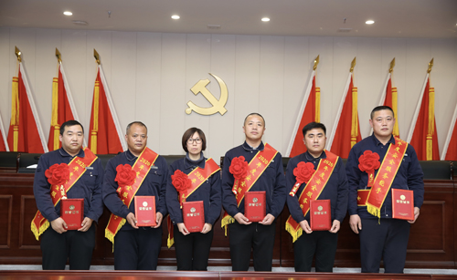 0203 安全服務(wù)能手從左至右依次為 黨萬超、朱學(xué)民、任興芳、王琳汝、周冬偉、王須波.jpg