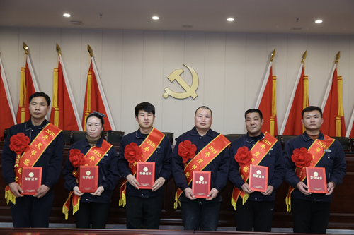 0204 節(jié)能能手從左至右依次為 石亞杰、沈小慶、楊興忠、于俊國、權(quán)振利、吳偉偉.jpg