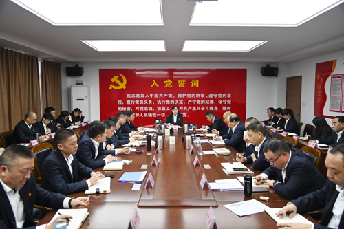 打好“收官戰(zhàn)” 謀好“開(kāi)局篇”！洛陽(yáng)公交集團(tuán)召開(kāi)11月董事長(zhǎng)月調(diào)度會(huì)02.JPG